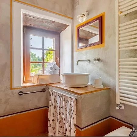 Bed and Breakfast Dimora Di Campagna La Cervaiola 3*