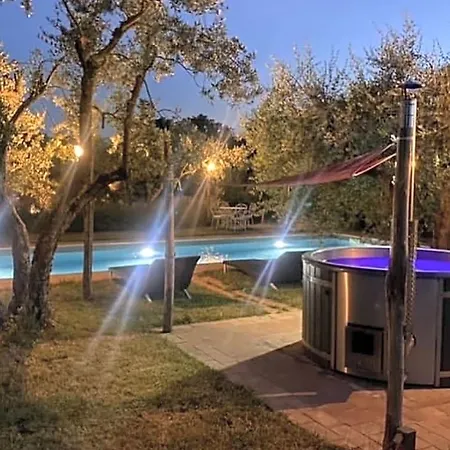 Bed and Breakfast Dimora Di Campagna La Cervaiola 3*